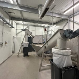 Nuotekų valymas Akademijos miestelyje. UAB Fineco Ltd. ECO TOP kompleksinė pirminio nuotekų valymo sistema.